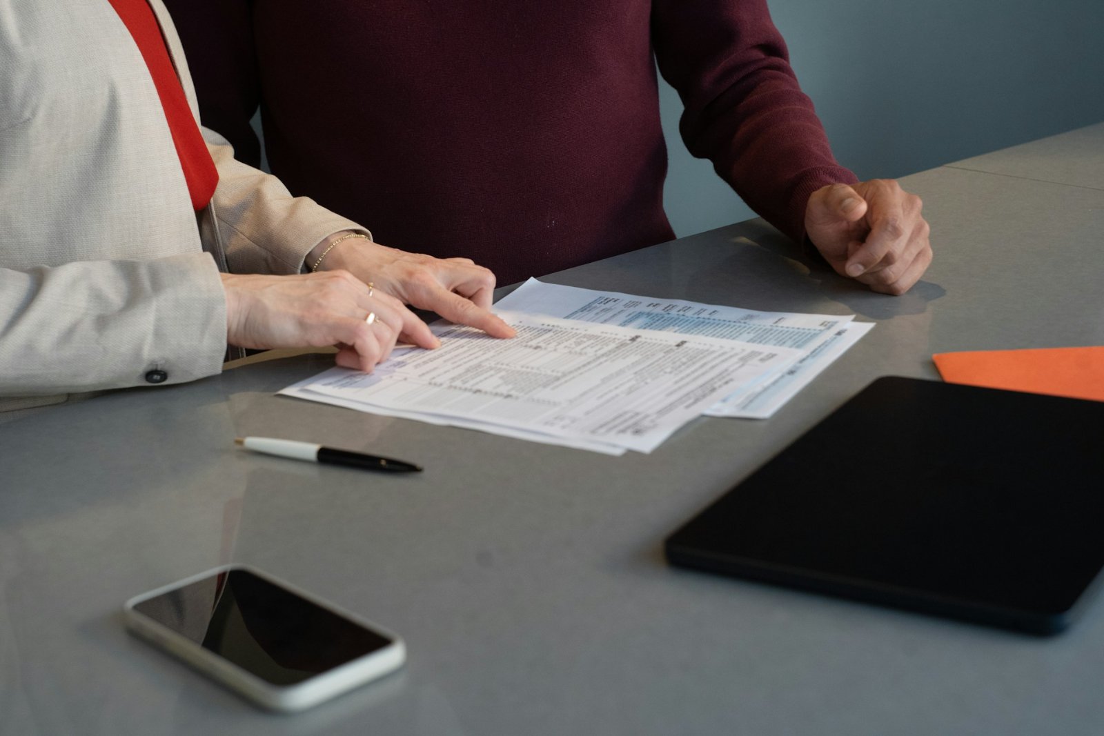 L'accompagnement administratif des personnes âgées: un enjeu contre l'isolement