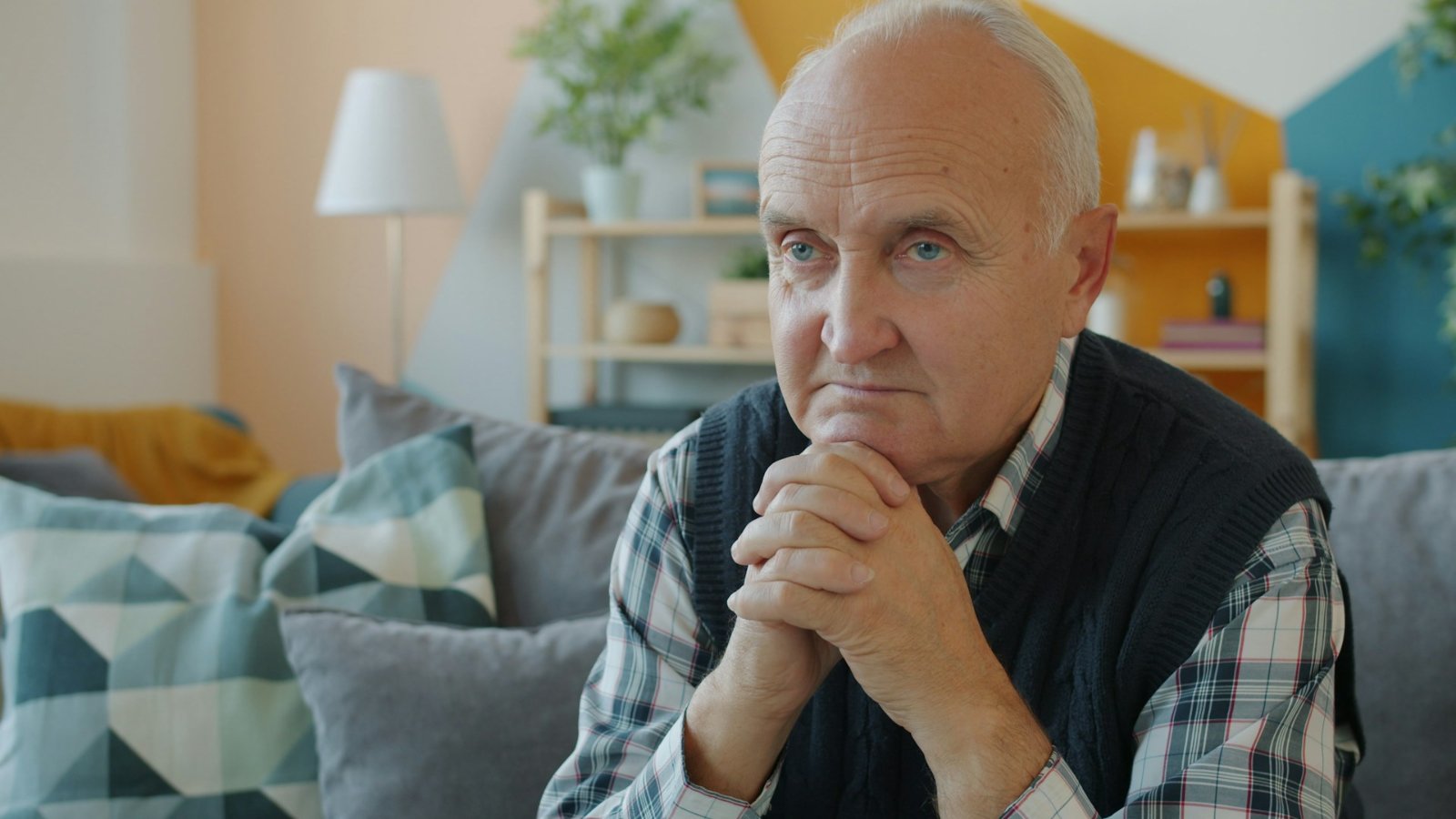 Comment repérer les signes d'isolement chez une personne âgée?